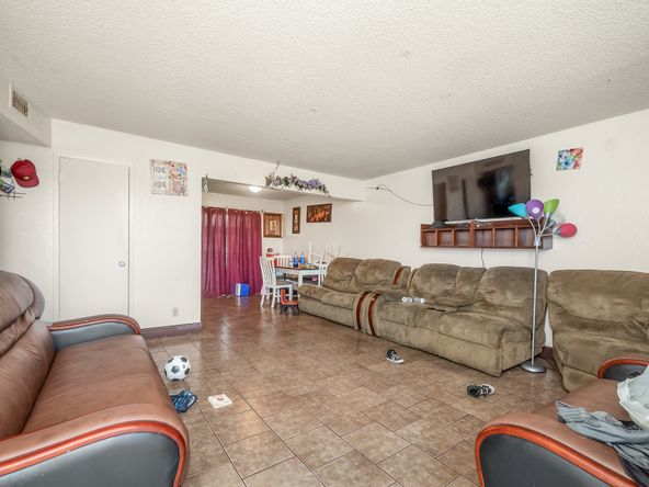 1476 N Cedar Ave, Fresno, CA 93703